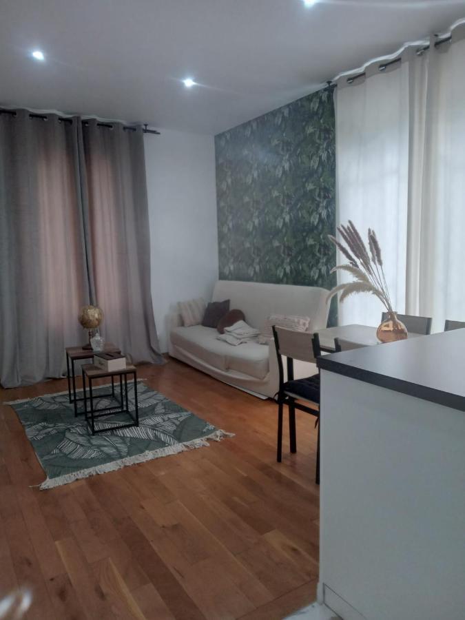 Joli Appartement De Vacances Ecouen ภายนอก รูปภาพ