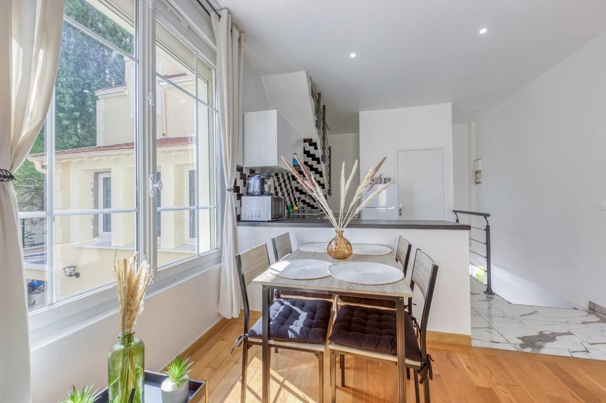 Joli Appartement De Vacances Ecouen ภายนอก รูปภาพ